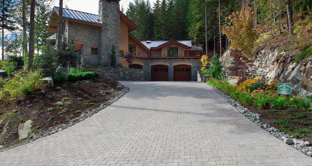 Paver driveway timber chalet