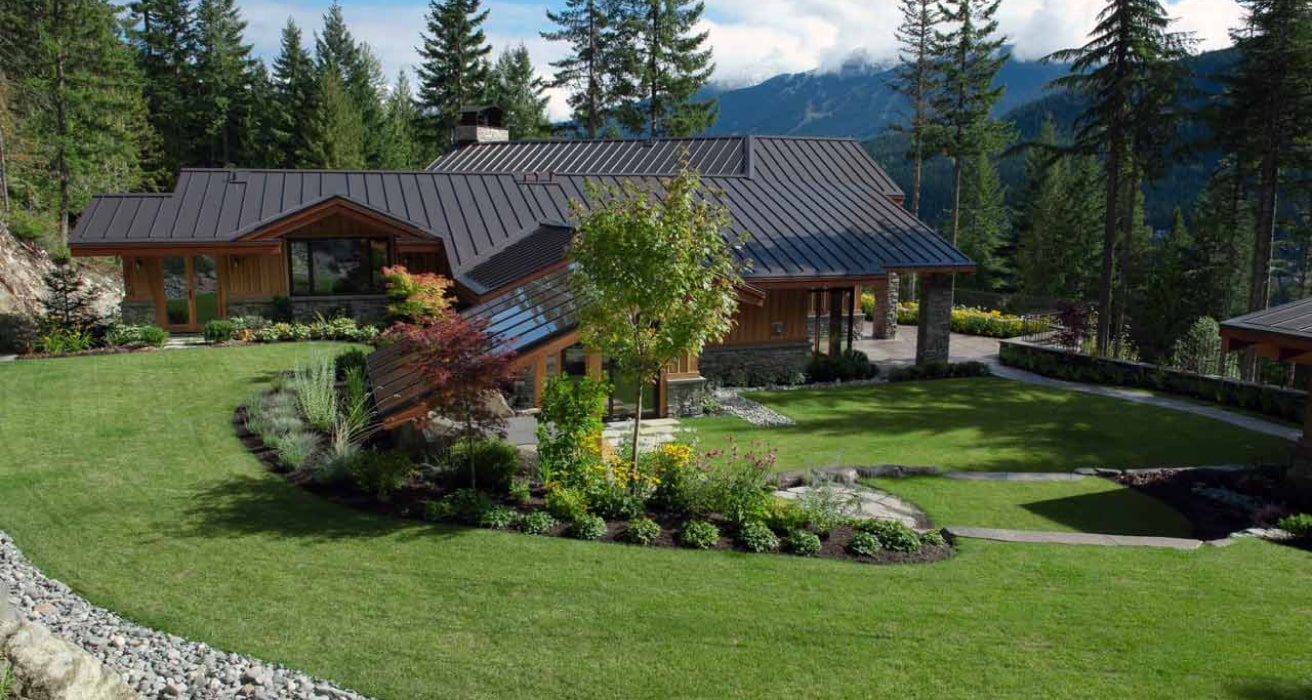 Stonebridge show home exterior lawn